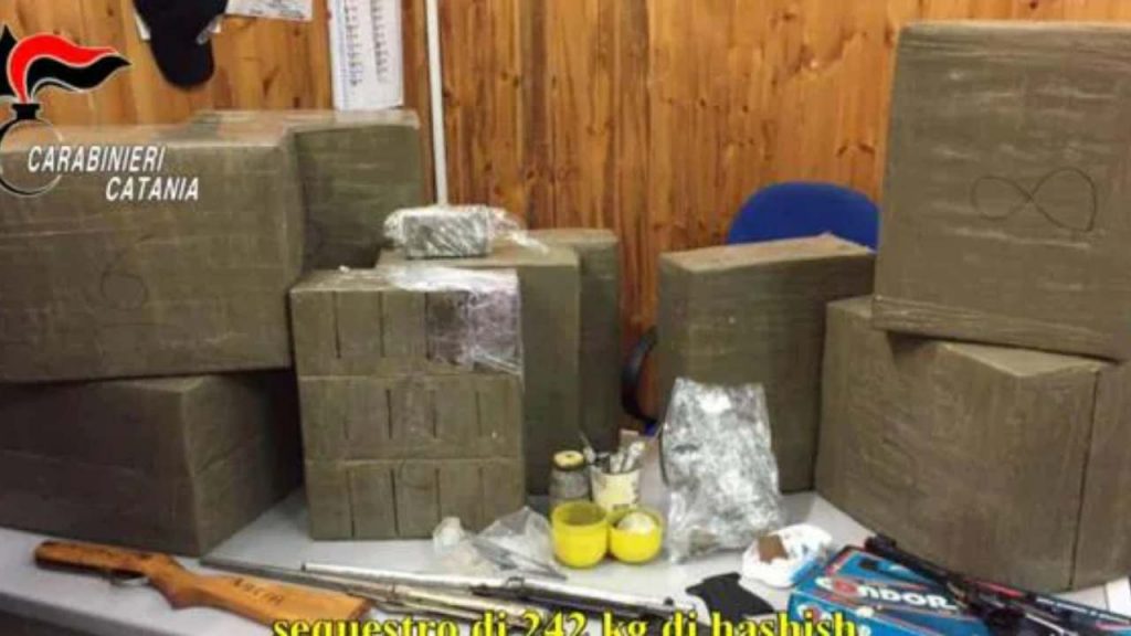 Blitz dei carabinieri, 12 arresti e sequestrata droga per 5 milioni di euro