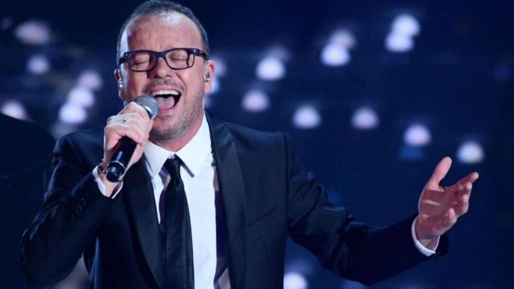 Ripresa per caso con l’amante in un video di Gigi D’Alessio: risarcita