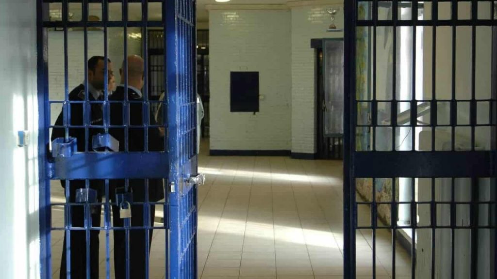 Carceri, appalti truccati: domiciliari per due imprenditori e agente penitenziaria