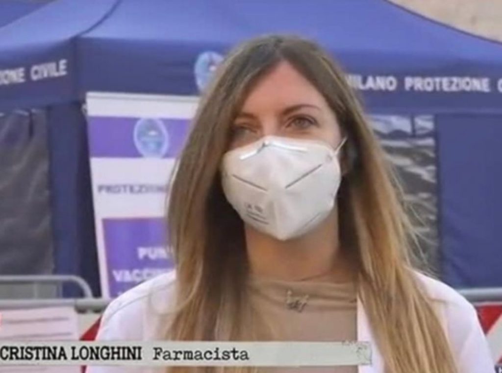 Farmacista si rifiuta di fare i tamponi ai no-vax: «Sono troppo aggressivi. Mio padre era nelle bare di Bergamo».
