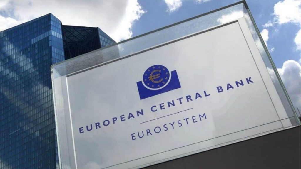 Bce, inflazione crescerà ancora: “Rimarrà sopra al 2% più a lungo del previsto”