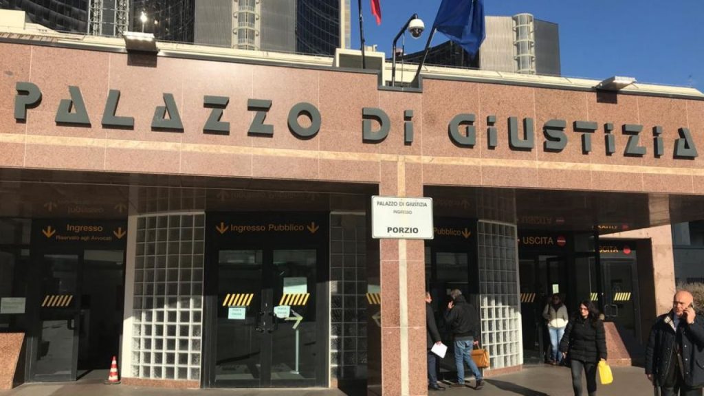 Interrogato dal magistrato ha un malore e muore in tribunale