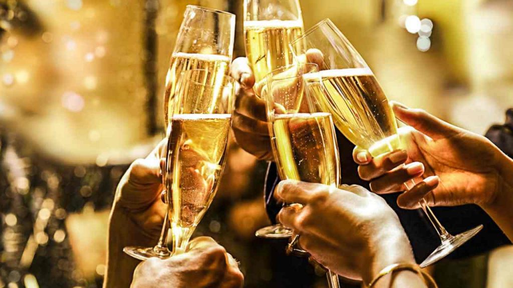 Capodanno, Coldiretti: con salita contagi, record di food delivery