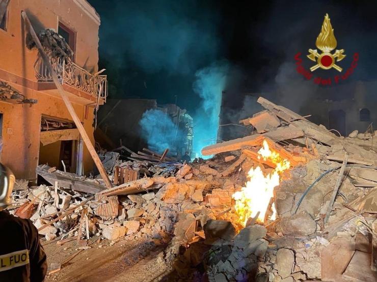 Esplode bombola di gas, crollano sette palazzine: morti e dispersi [VIDEO]