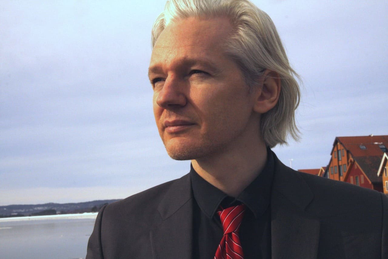 Julian Assange, tutta la storia da WikiLeaks all'ambasciata Ecuadoriana 12.12.21 1280p - meteoweek.com