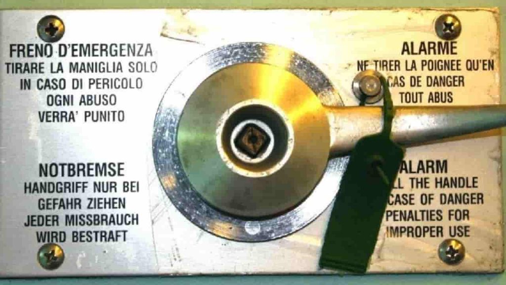 In manette il “frenatore seriale” ligure: ha fermato quasi 100 treni e bloccato un aereo