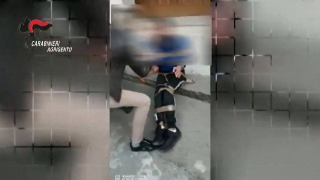 Picchiavano disabili nell’indifferenza generale, quattro persone condannate