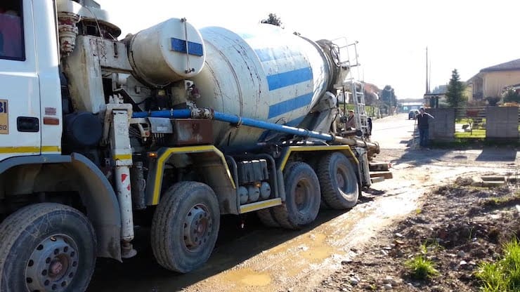 Tragico incidente in un cantiere: operaio muore schiacciato da camion