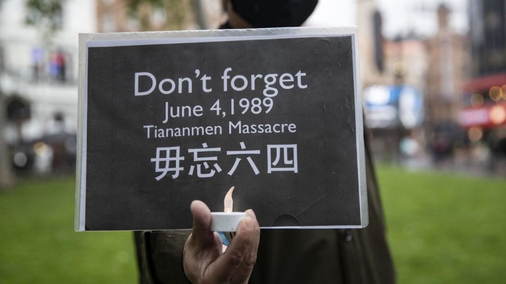 Vietato ricordare piazza Tiananmen. Hong Kong condanna tre attivisti