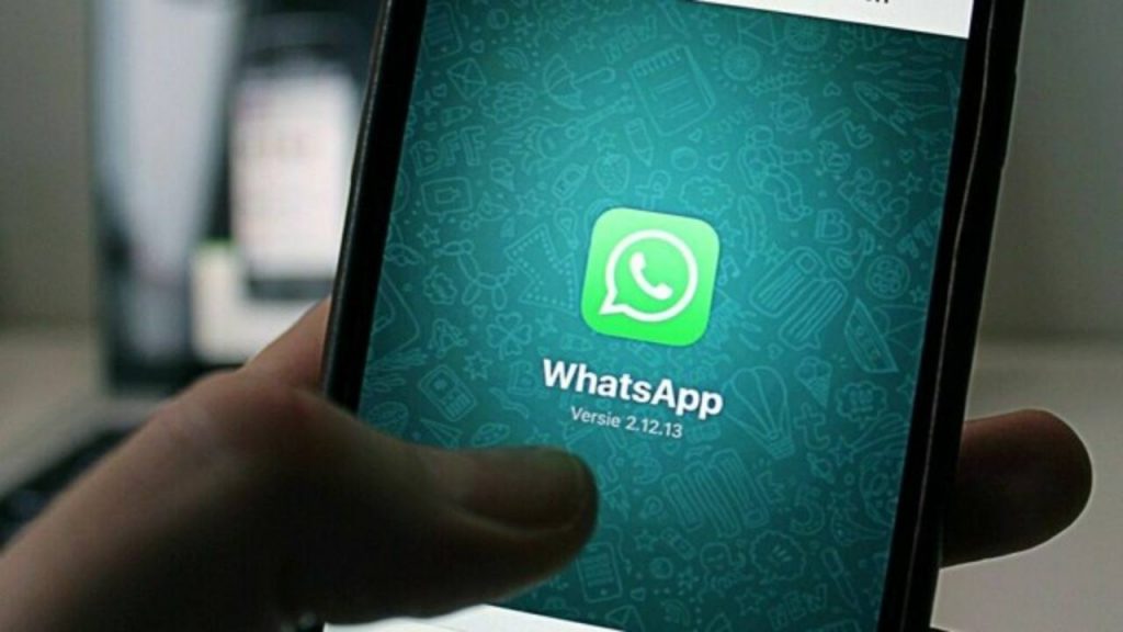 Stop a licenziamenti su Whatsapp e Teams, le nuove norme del governo