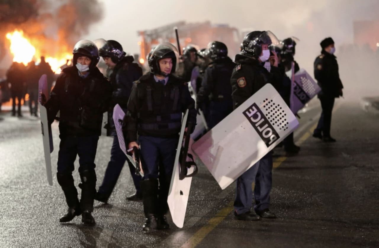 Proteste in Kazakistan, sciolto il governo dopo caos e violenze 05.01.22 1280p - meteoweek.com