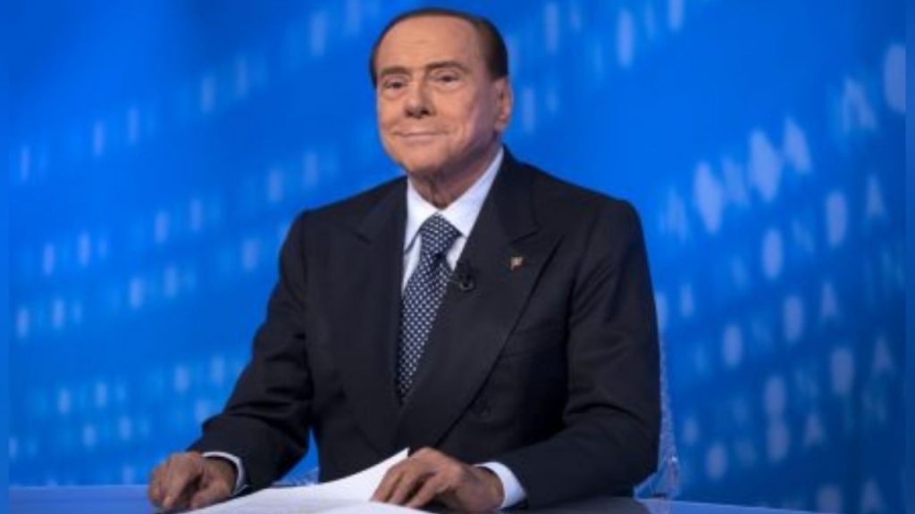 Berlusconi, messaggio di buon anno: “2022 nel segno della rinascita e della serenità. Grazie ai vaccinati”