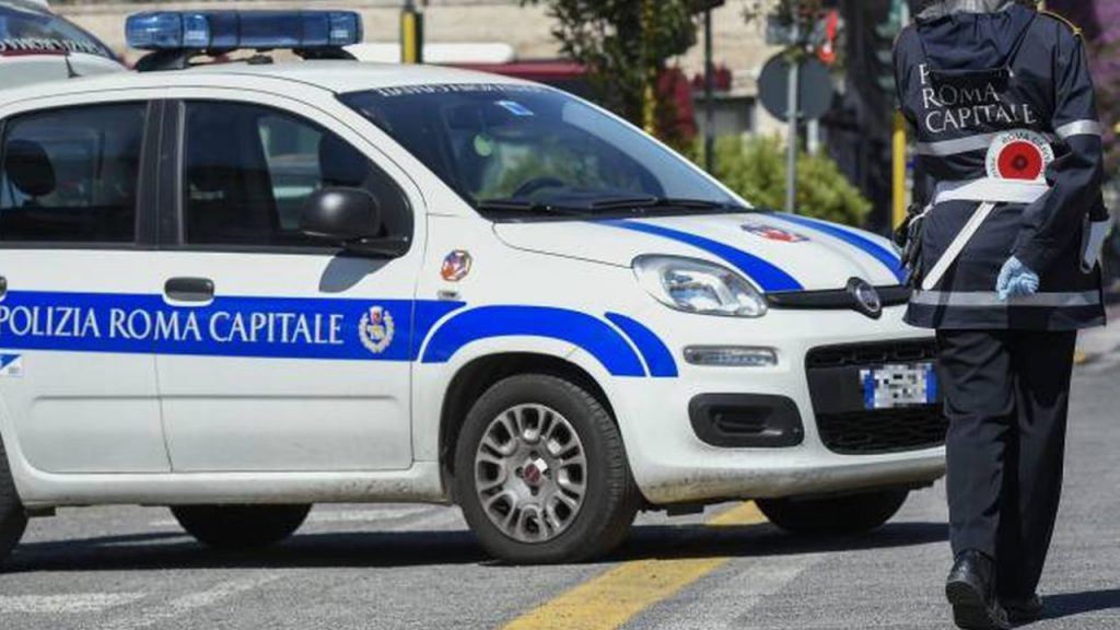 Tre vigili urbani sospettati di intascare illecitamente il denaro delle multe