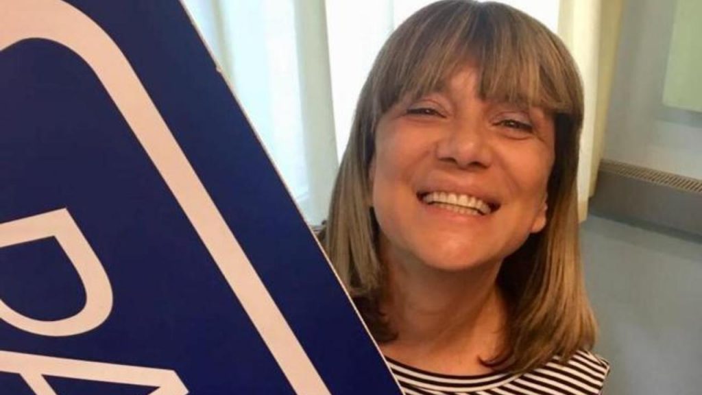 Speaker Radio Gamma accoltellata a pochi passi da casa: è grave