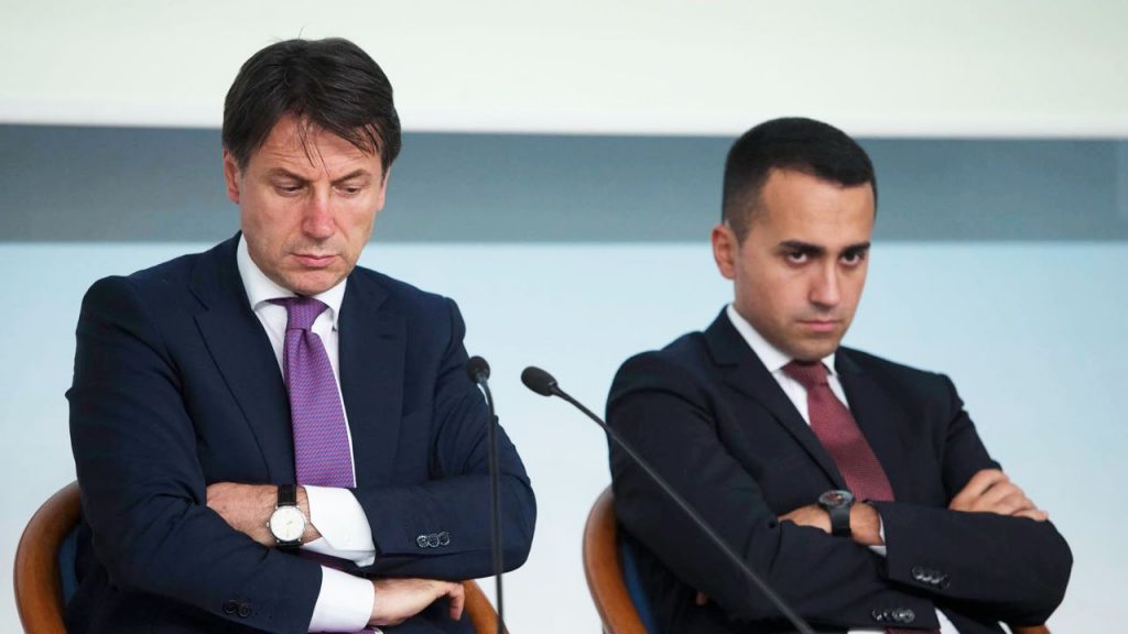 M5S: è scontro totale tra di Maio e Conte, ma Grillo richiama all’unità