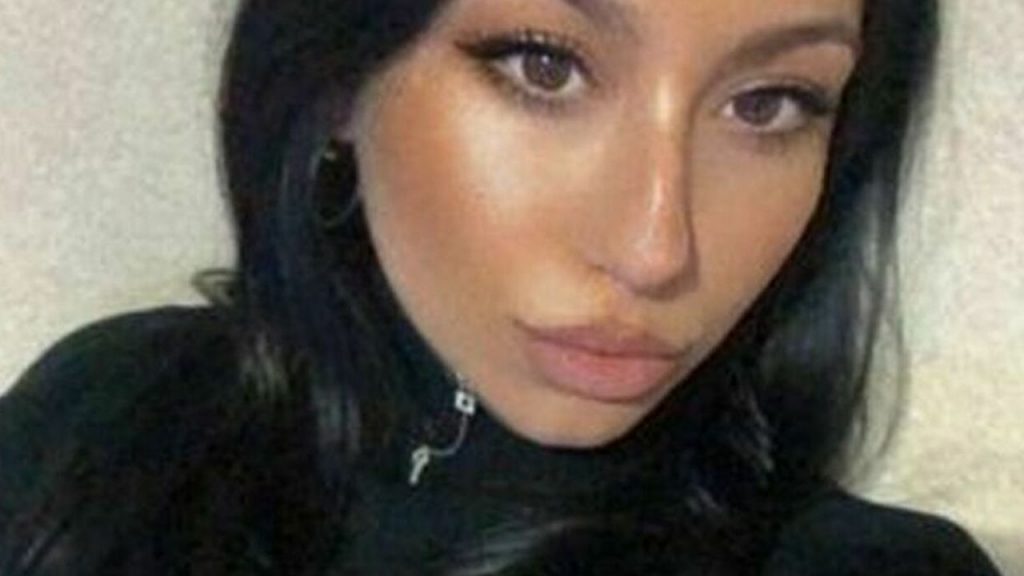 Donna di 23 anni strangolata nel suo appartamento, sospetti sul vicino
