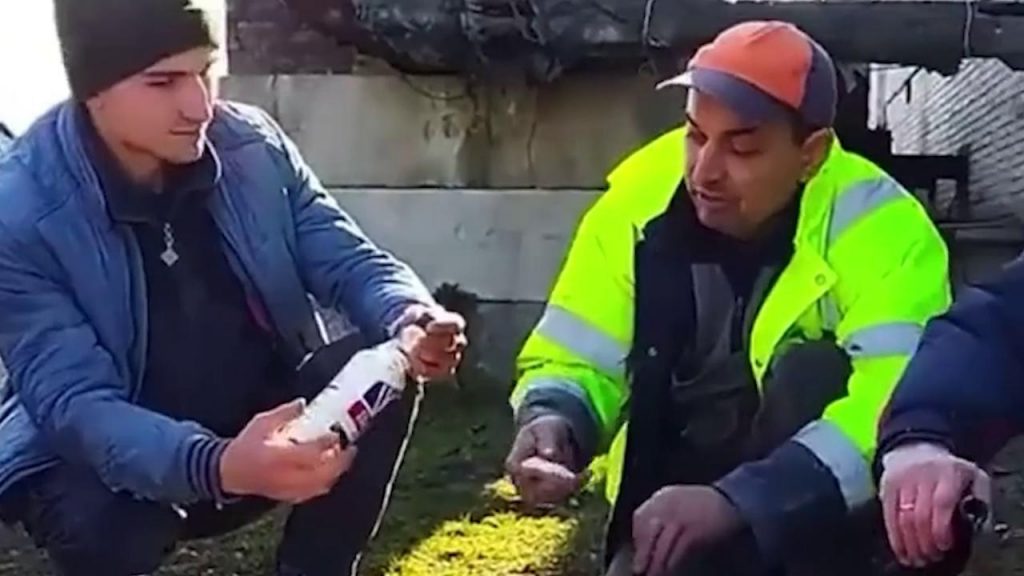 Guerra Ucraina, tv di stato manda in onda tutorial per fabbricare Molotov [VIDEO]