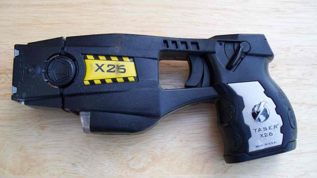 Taser, al via l’utilizzo in 7 città italiane [VIDEO]