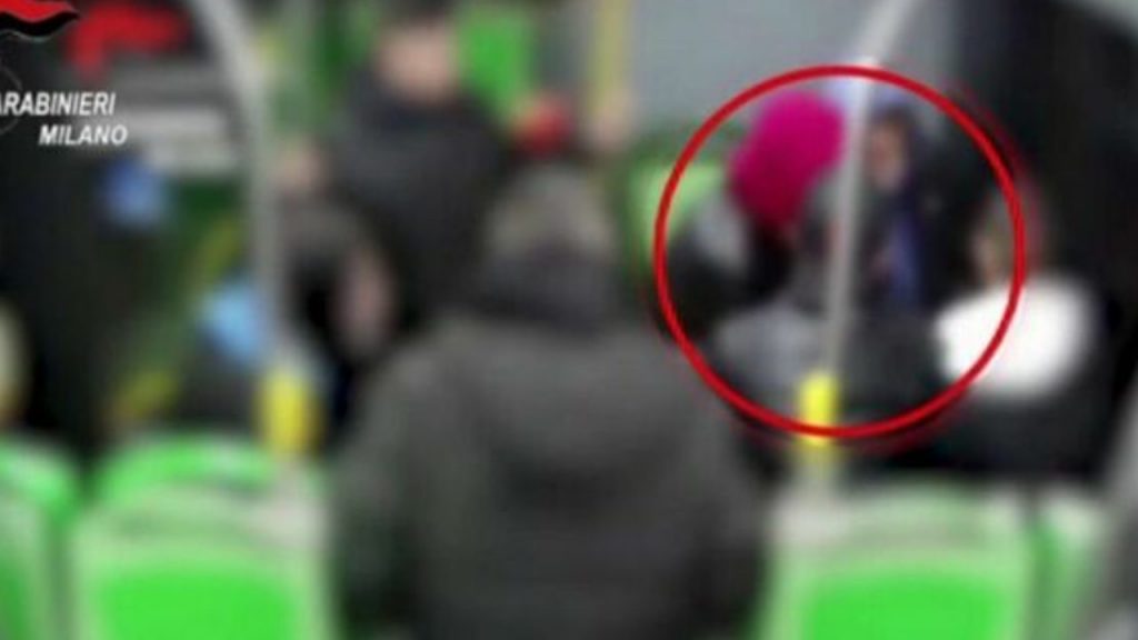 Baby gang Zona 4 Milano, la banda di ragazzini che ruba soldi e cellulari:«Non reagire o ti faccio male»
