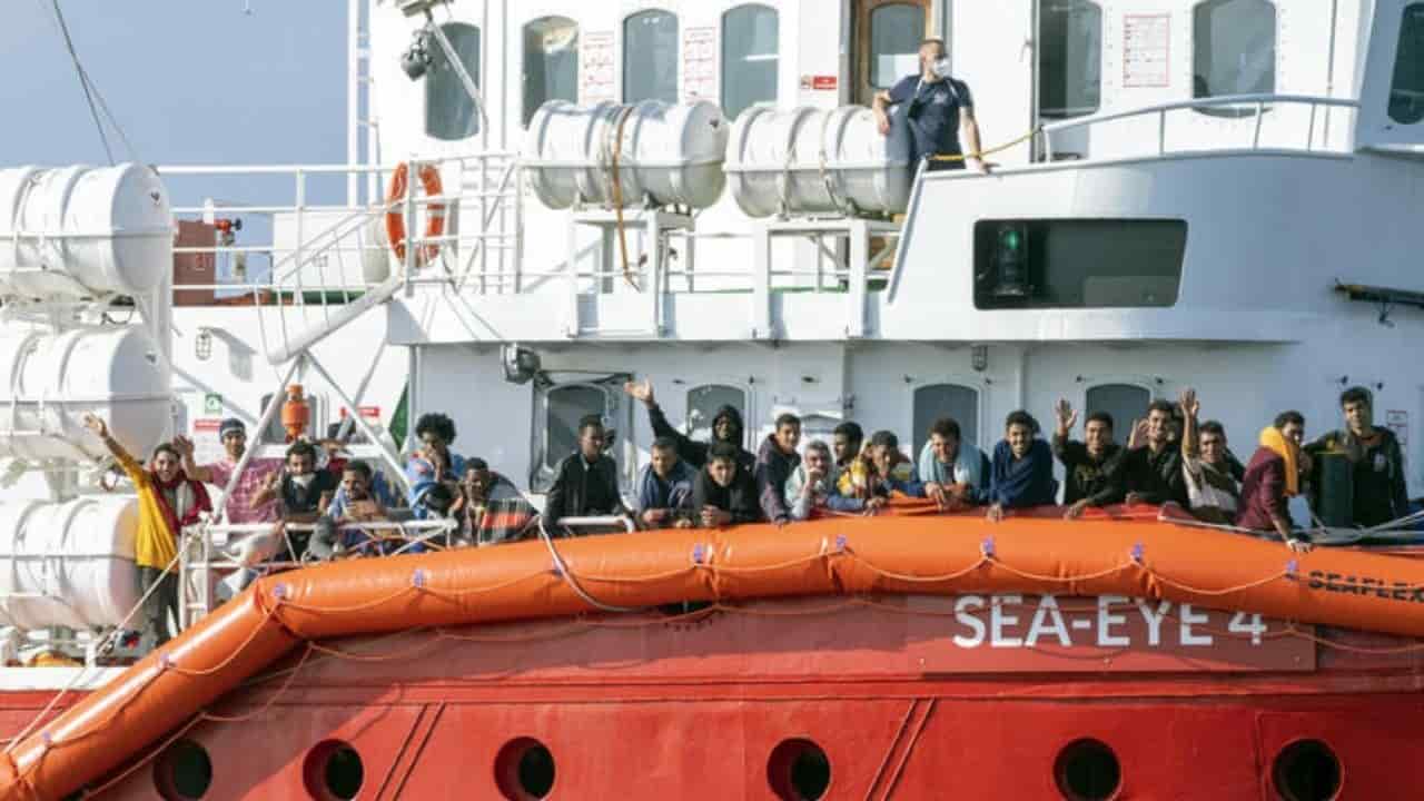 salvati 32 migranti dalla Sea Eye 4 - meteoweek 20220330