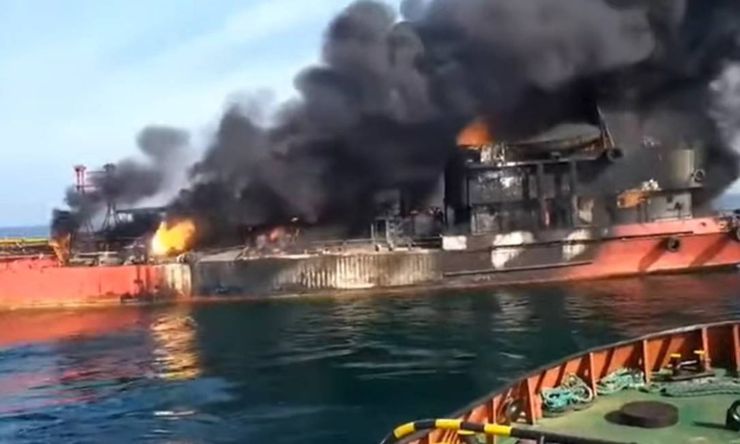 Ucraina: navi mercantili panamensi colpite dai caccia russi nel Mar Nero, una affondata [VIDEO]