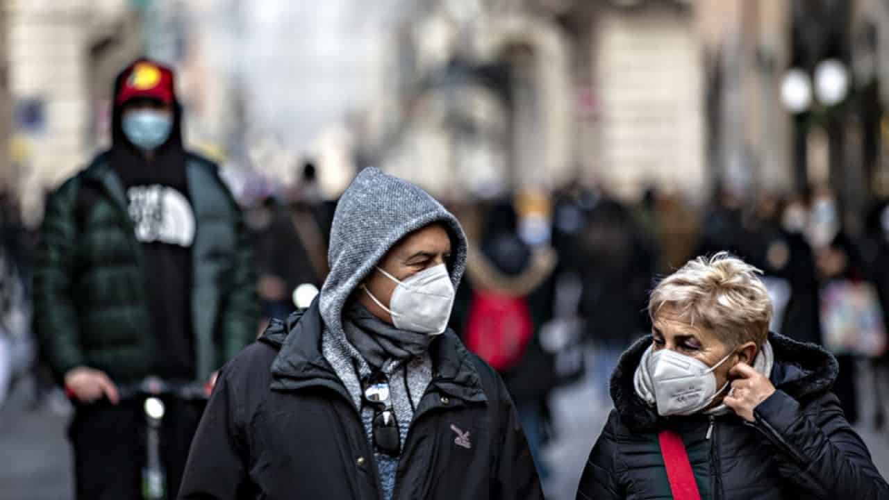 Covid, Crisanti Variante Omicron troppo contagiosa, mascherina serve a poco - meteoweek 20220405