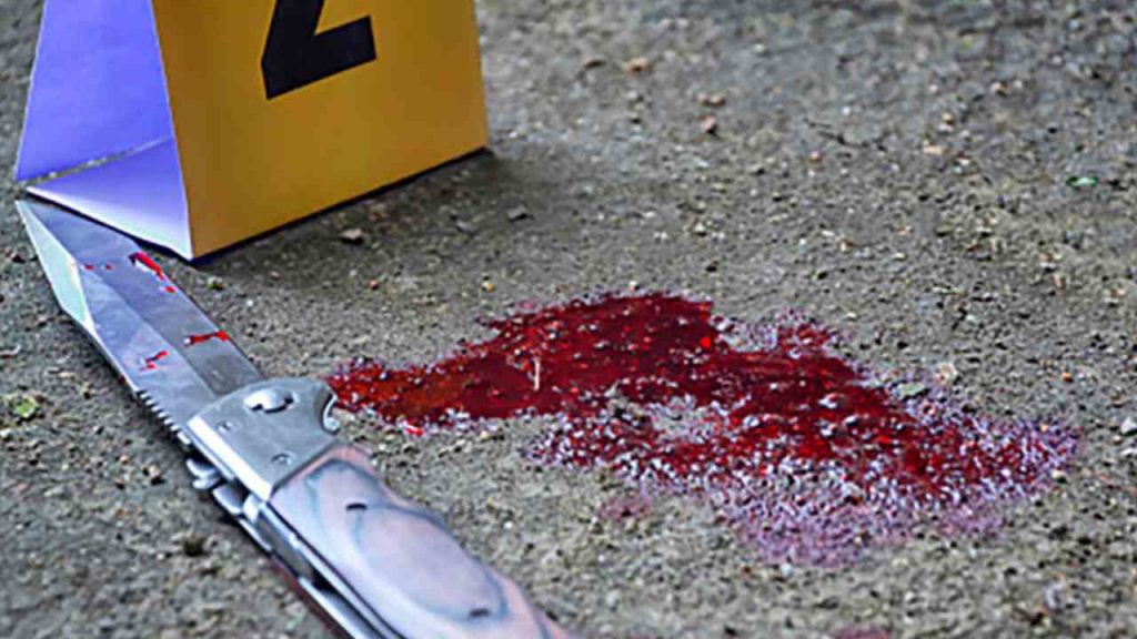 16enne accoltellato davanti ad un bar: è in gravi condizioni