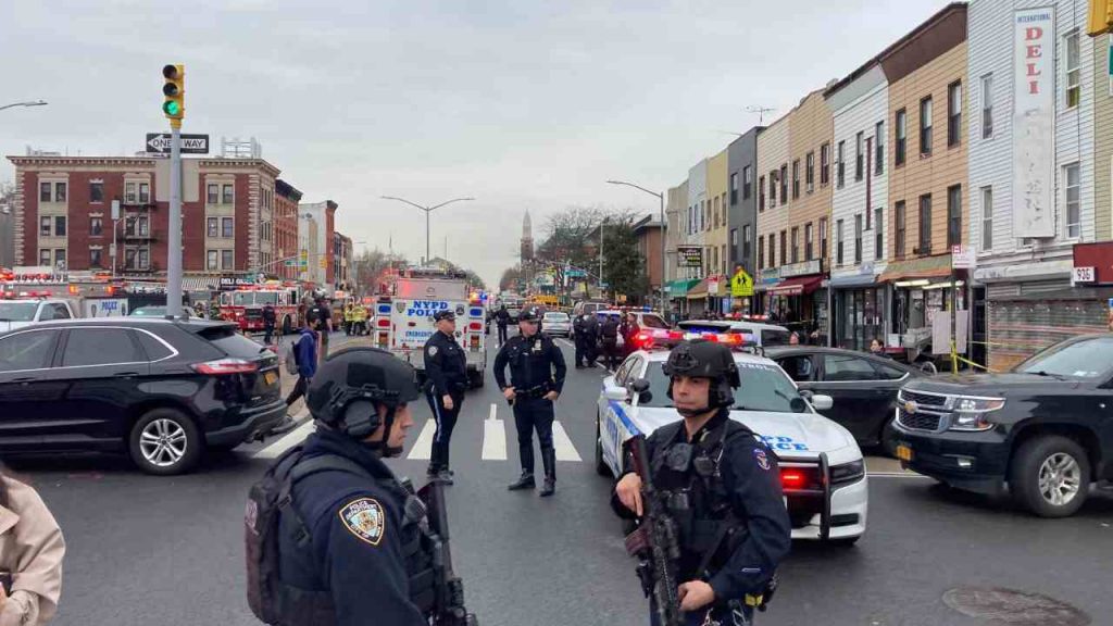 Stati Uniti, sparatoria a New York: 13 persone ferite, trovati ordigni inesplosi [VIDEO]