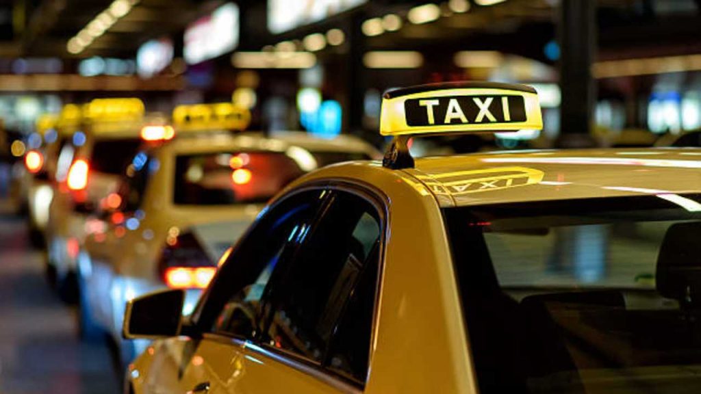 Taxi furbetto: fa percorso più lungo ma cliente lo denuncia