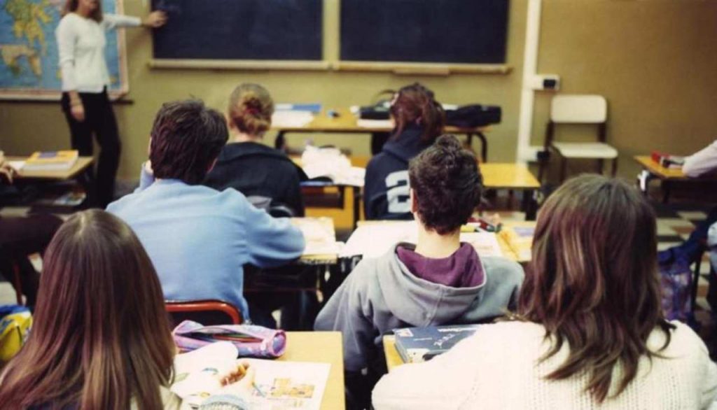 Compito a scuola: “Imparare Bella ciao” e scoppia la polemica