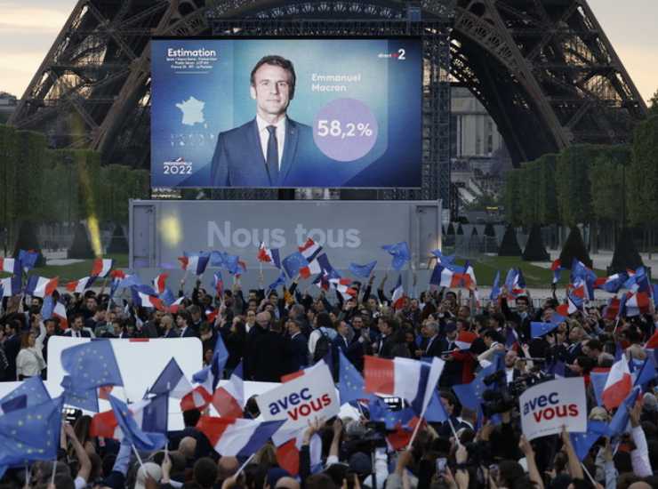 Festa a Parigi per la vittoria di Macron