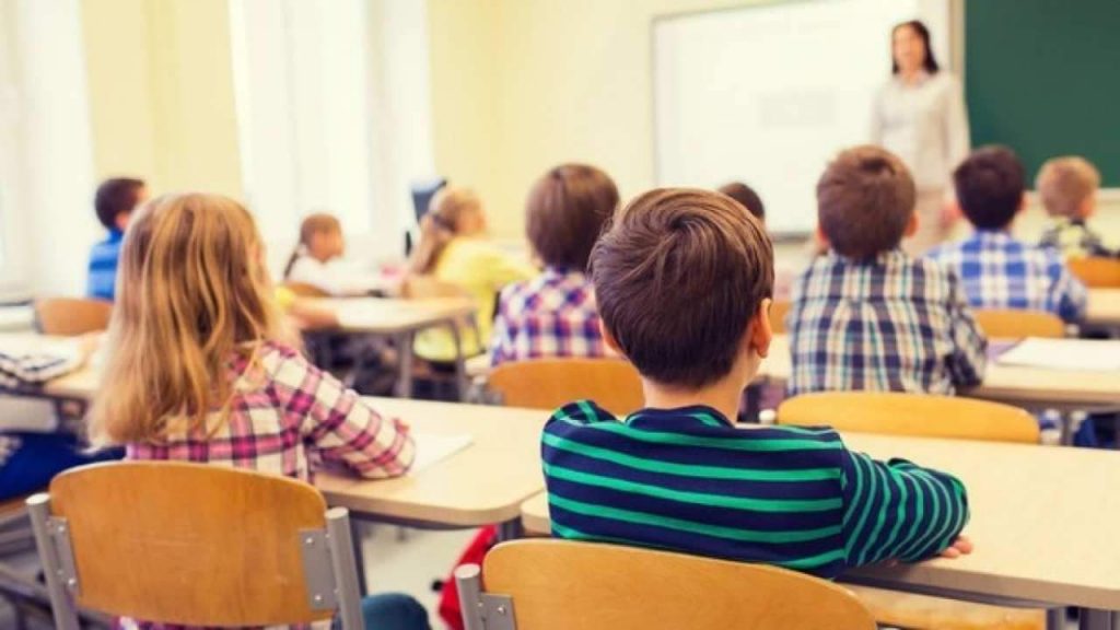 Maestra ai bambini:«Disegnate l’Inferno e metteteci i compagni che vorreste morti»