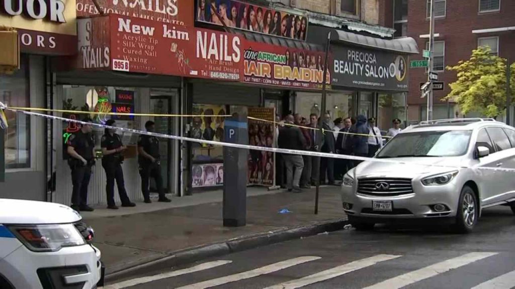 Spara da scooter, sbaglia obiettivo e ammazza una 11enne: caccia al killer [VIDEO]
