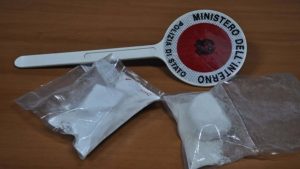 Tenta la fuga e lancia la droga dal finestrino fermato e arrestato un corriere di Catania- meteoweek 20220518