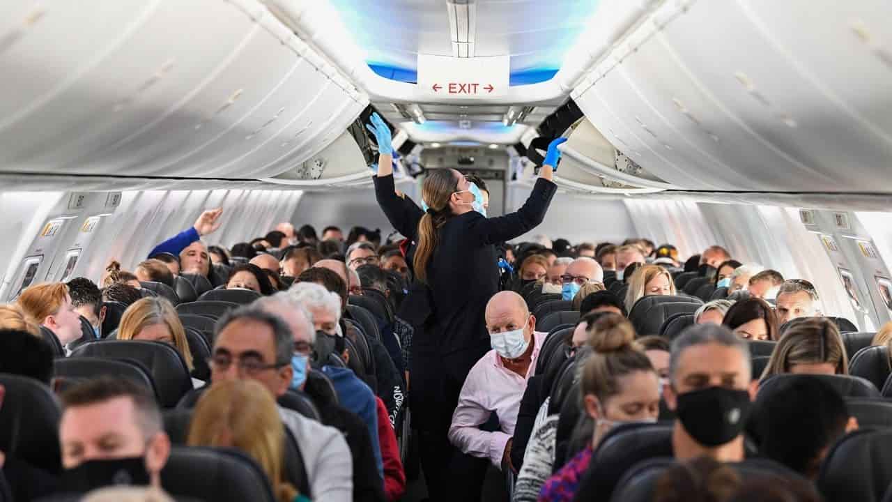 Vacanze in aereo, stangata dei prezzi del biglietto: "Tariffe tra le più care degli ultimi anni"