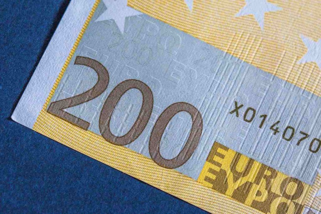 Bonus 200 euro, bonus energia, taglio accise sul carburante: il governo a sostegno del «potere d’acquisto delle famiglie»