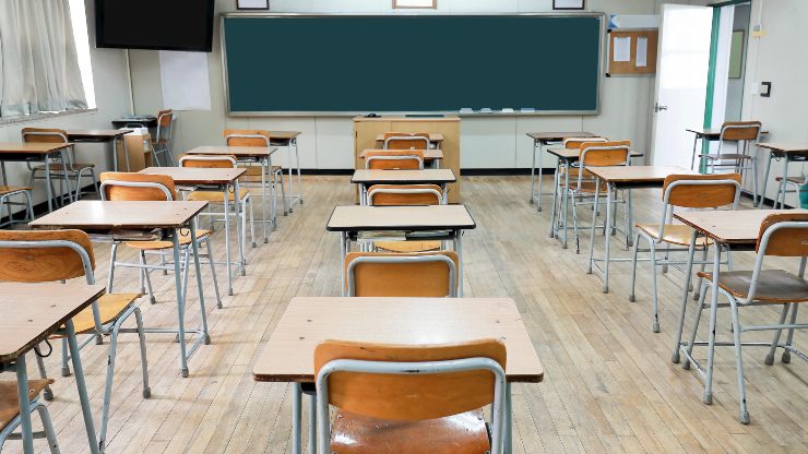 Choc a scuola: bidello litiga e ferisce collega, poi si lancia nel vuoto e muore