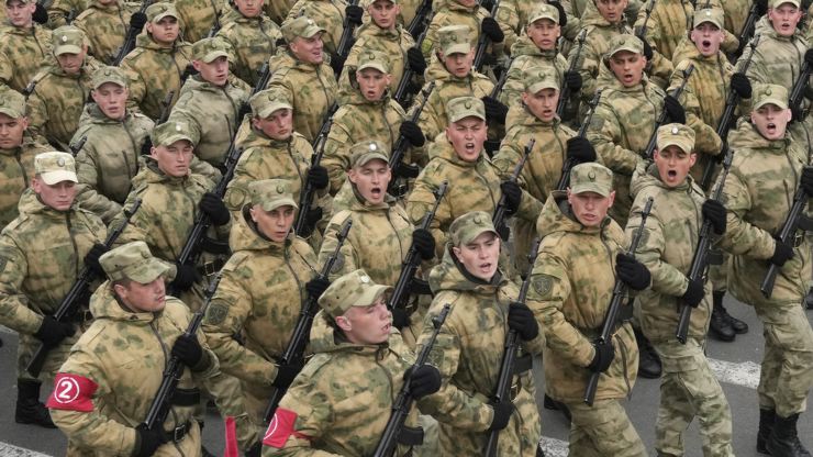Guerra in Ucraina, niente mobilitazione generale: Cremlino punta su ex militari