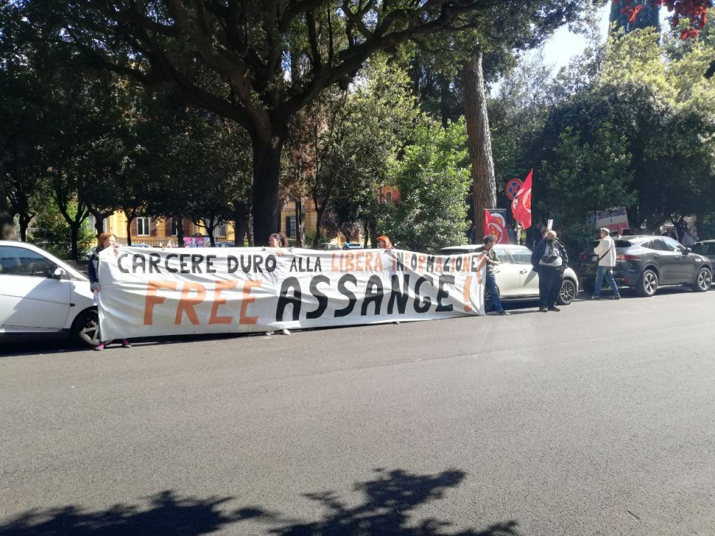 Comitato Free Assange:”Libertà per Julian è libertà di informazione” [VIDEO]
