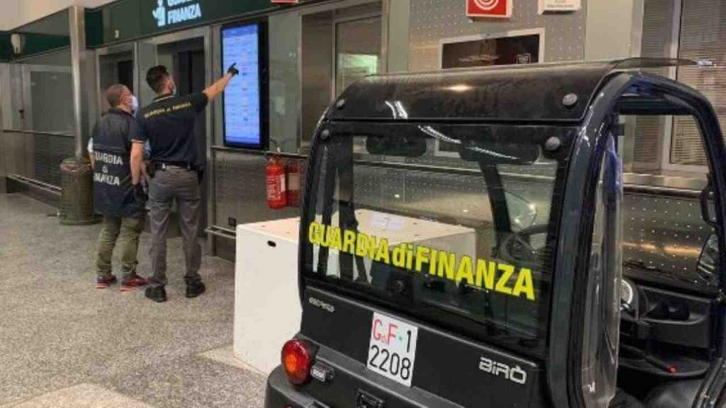 Cocaina Dall Africa Un Chilo E Mezzo Nello Stomaco Due Arresti