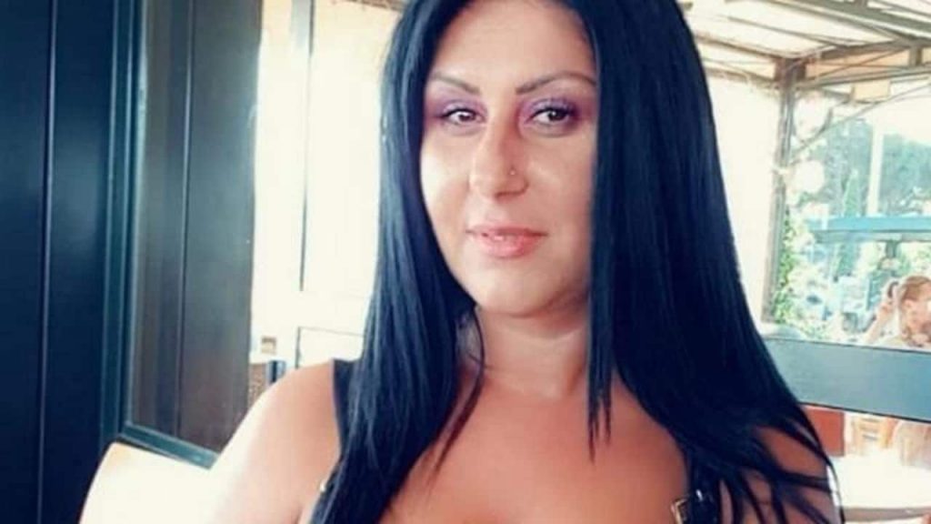 Picchiata, uccisa e abbandonata in strada in piena notte: l’identità della vittima