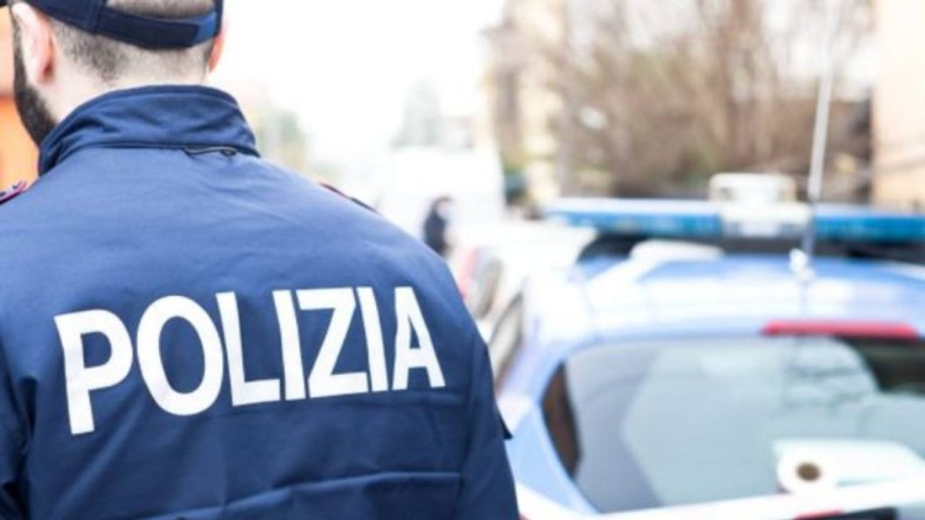 Tentano rapina con tecnica abbraccio, foglio di via e divieto ritorno per due ragazzi