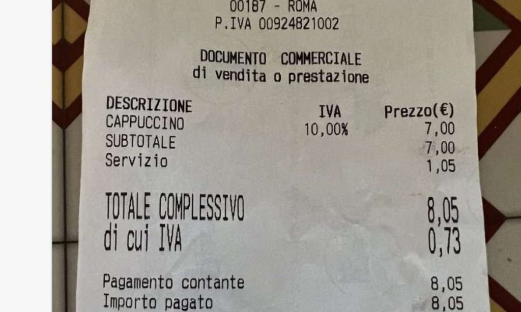 Paga 8 euro cappuccino al bar, scontro cliente-titolare:«Se è troppo non venga»