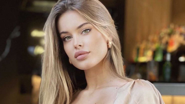 Sophie Codegoni, gli scatti al limite della censura dell’ex gieffina [FOTO]