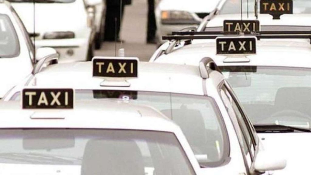 “Roma, la città che non aiuta una donna sola”: 220 euro per un taxi, la denuncia di Fabiana