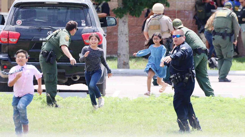 Strage in Texas, il nuovo audio alle chiamate d’emergenza, è “pieno di vittime” [VIDEO]