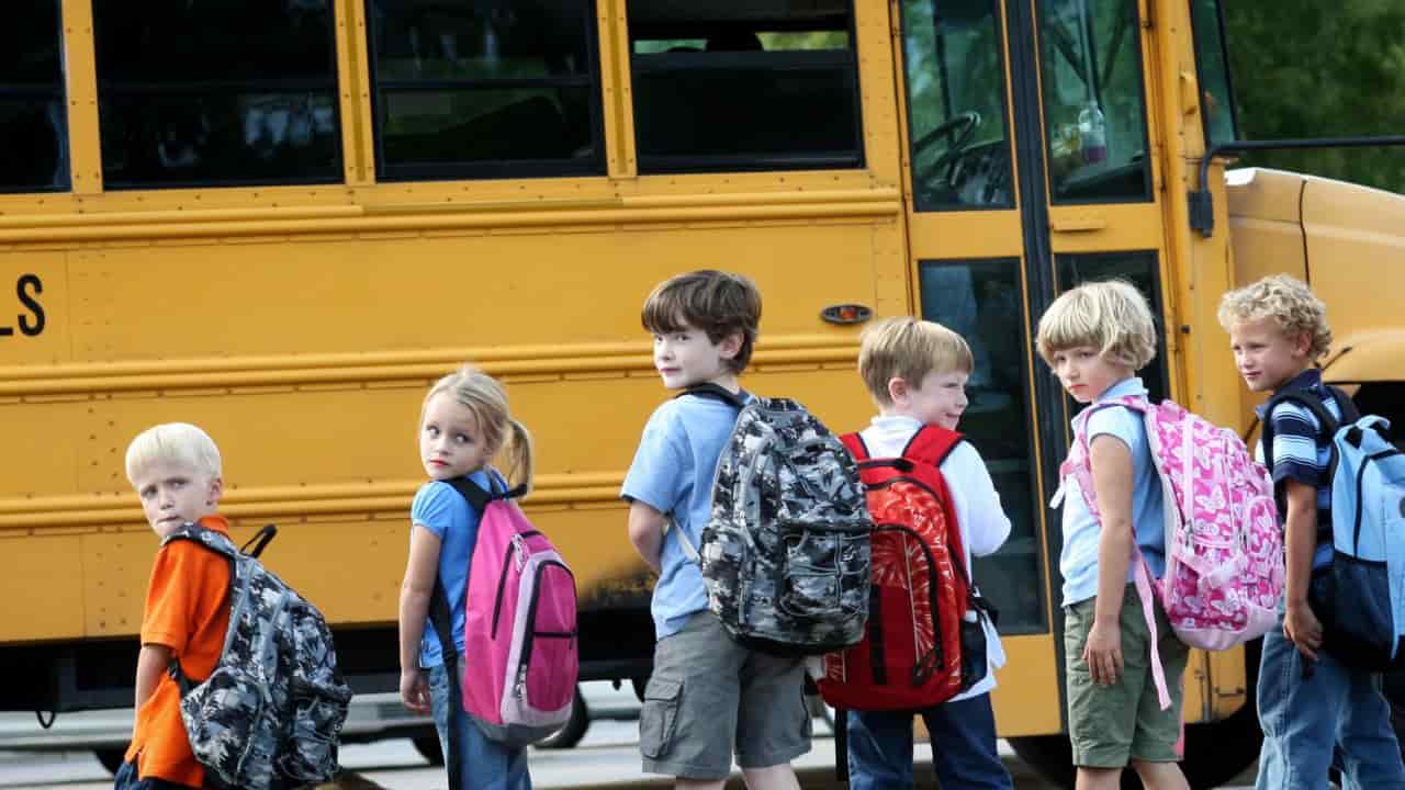 bimba 4 anni dimenticata sullo scuolabus -  meteoweek 20220615