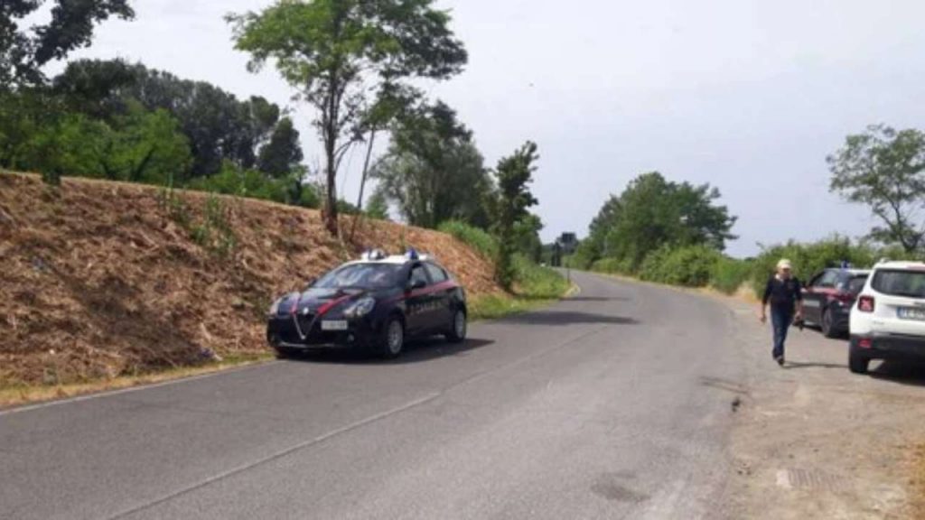 Terribile scoperta sul greto del fiume: donna trovata morta