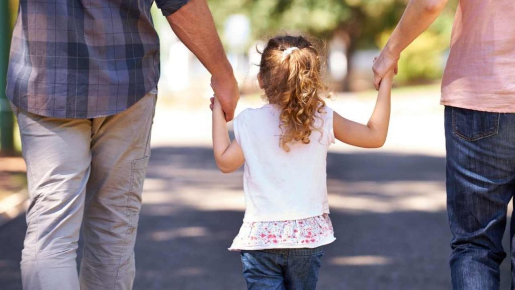 Crescere un figlio in Italia fino alla maggiore età costa 139.500 euro