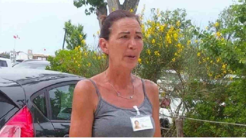 Suv corre contromano, parcheggiatrice gli dà l’Alt: assalita e denudata dal conducente